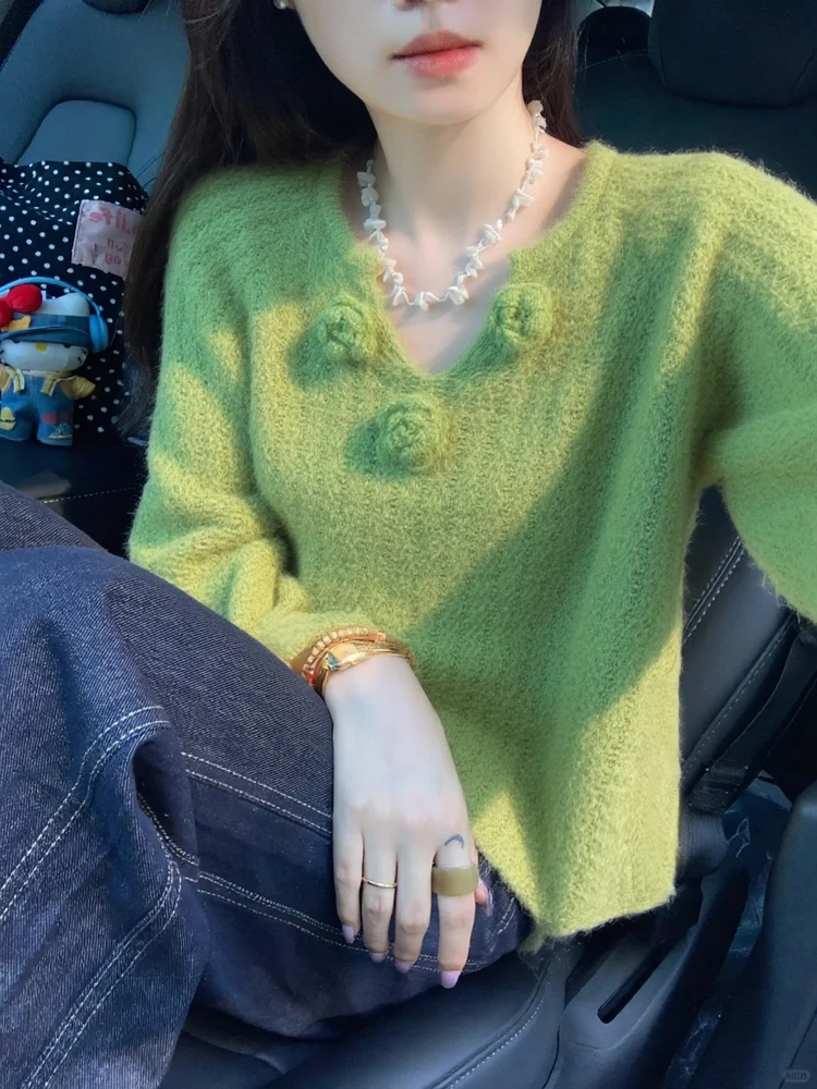 今年流行绿色立体花朵套头针织衫女秋冬2025新款时尚显瘦长袖毛衣