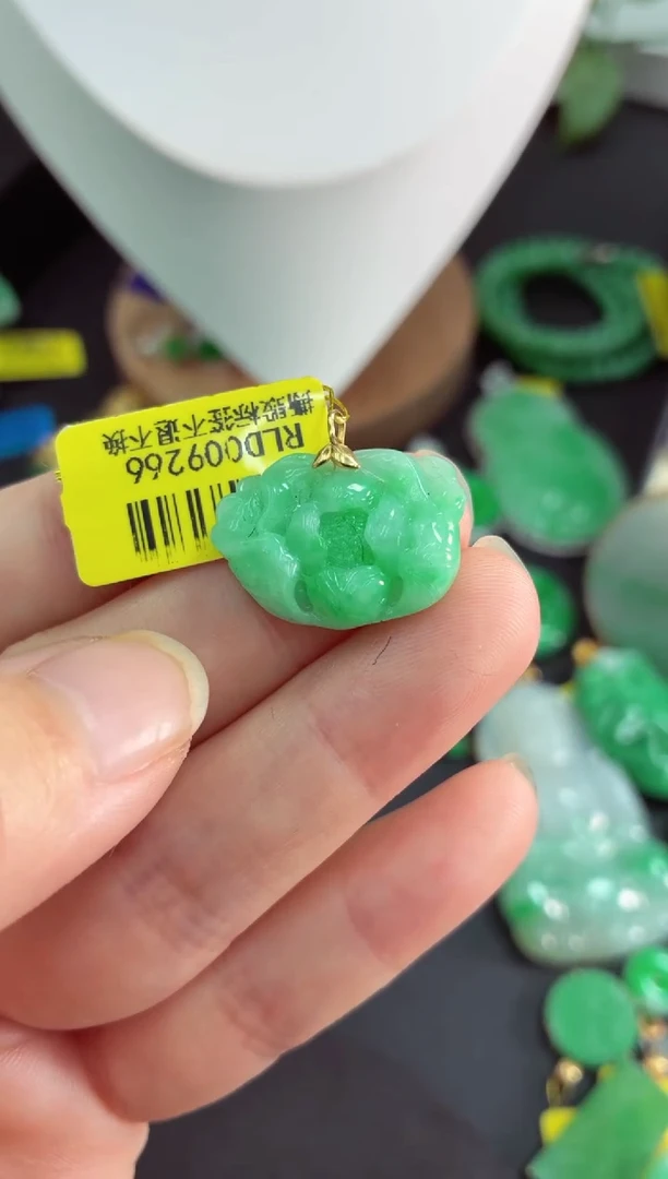 吊坠(不含链)18K金镶嵌翡翠挂件