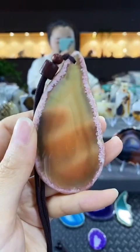 未镶嵌颈饰玛瑙/玉髓?****溢玛瑙