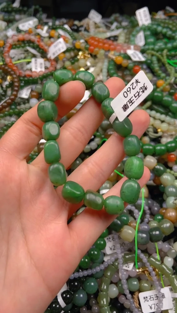 和田玉未镶嵌颈饰1