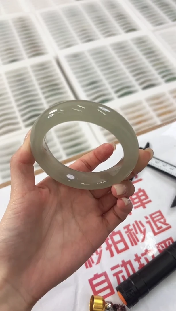 未镶嵌手镯石英质玉49-57D