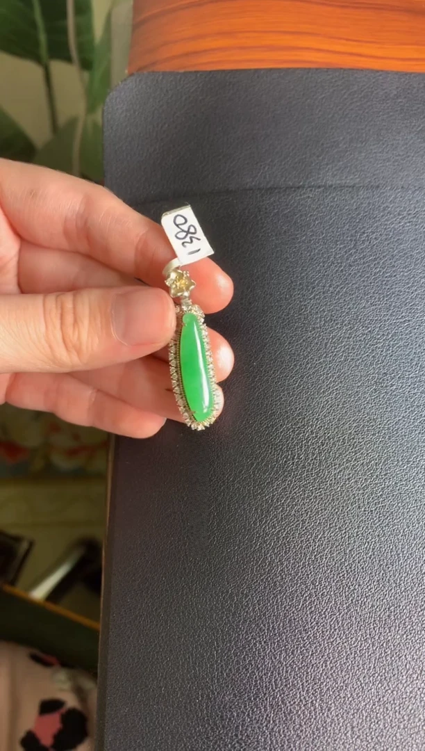 翡翠银S925镶嵌颈饰翡翠