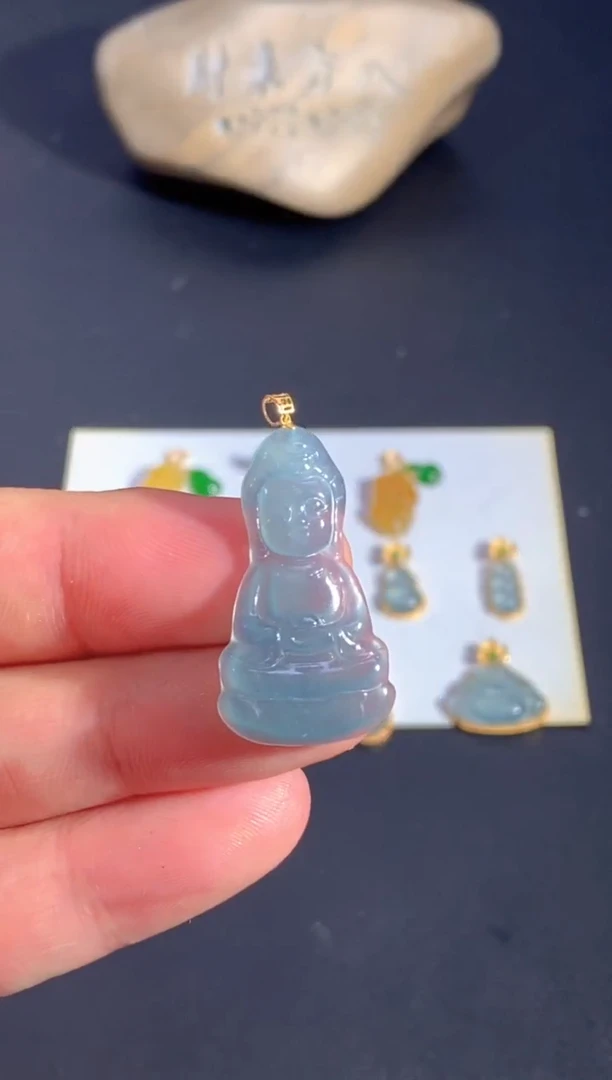 颈饰18K金镶嵌翡翠