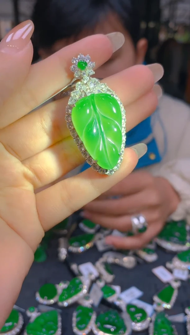 【闪购商品】定制翡翠未镶嵌85定制翡翠 多样性发货（发其一）