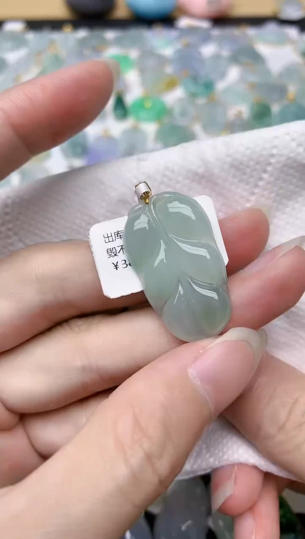 翡翠18K金镶嵌颈饰天然A货翡翠