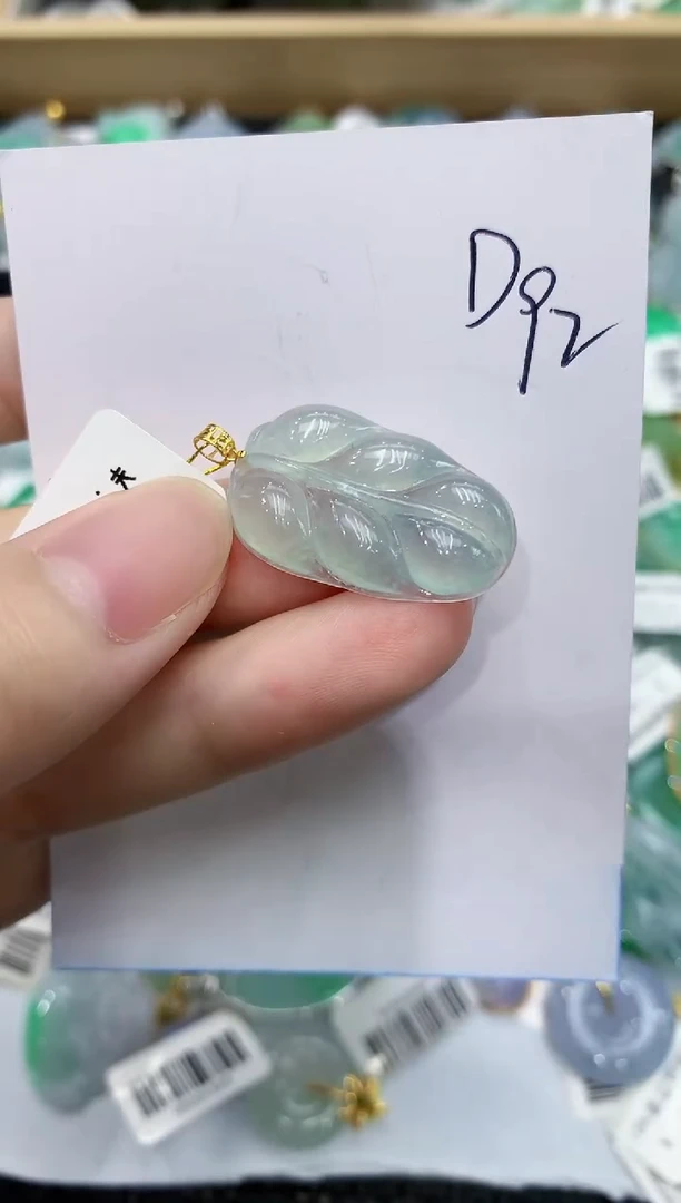 翡翠18K金镶嵌颈饰111111111