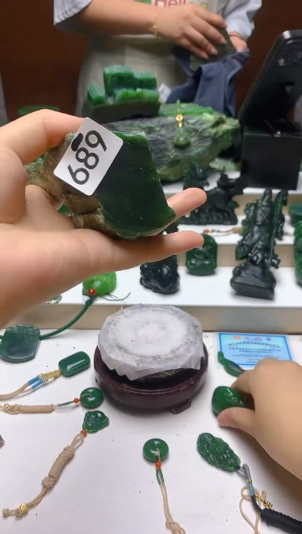 未镶嵌和田玉（碧玉）珠宝半成品0