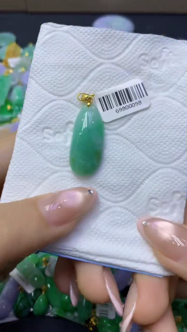 颈饰未镶嵌翡翠天然缅甸翡翠A货