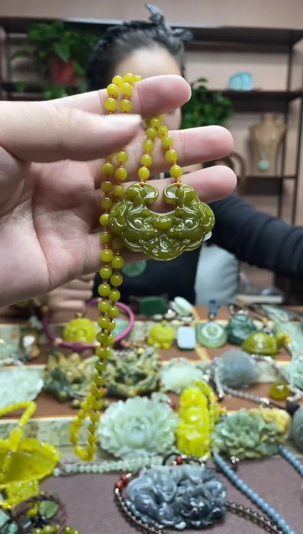 未镶嵌岫玉吊坠多样性发货发其中之一