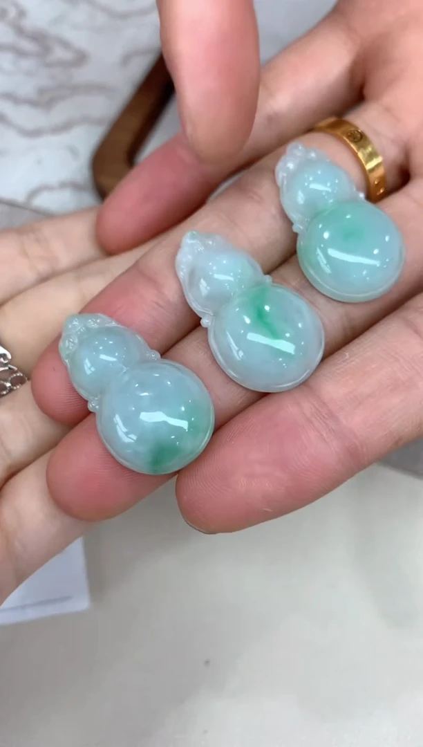 【闪购商品】翡翠吊坠(不含链)未镶嵌葫芦多样性发货1件