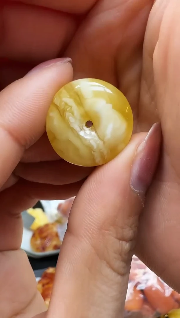 【闪购商品】琥珀裸石未镶嵌扣子