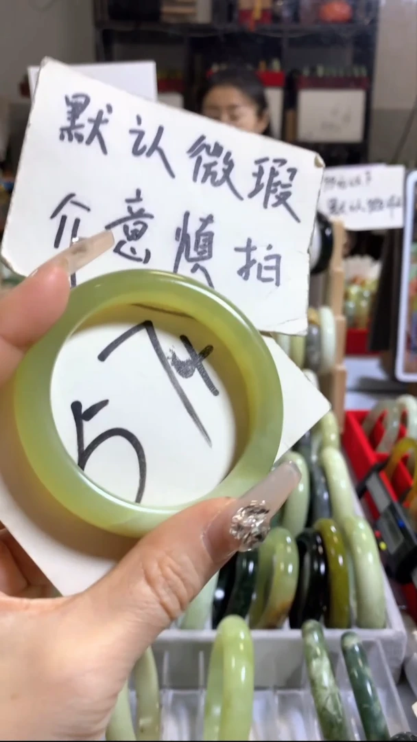 未镶嵌岫玉手镯8