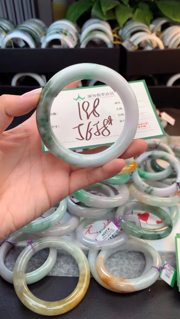 未镶嵌定制翡翠用*毛货需精细抛光+多人