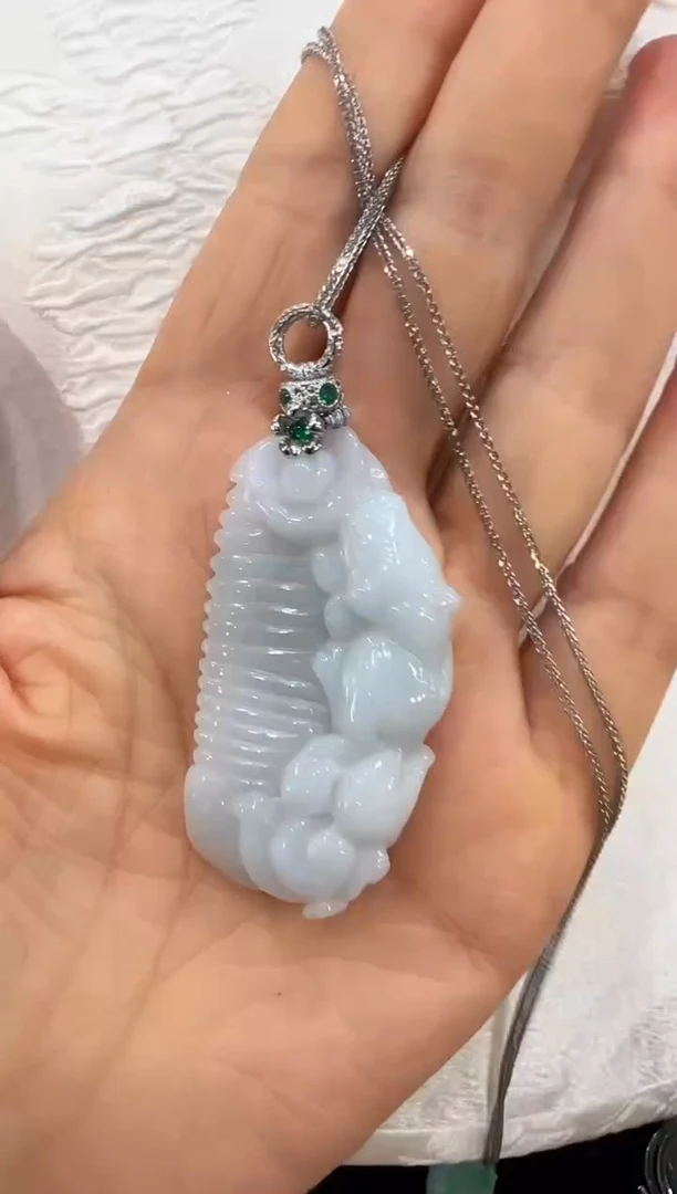翡翠未镶嵌颈饰国风