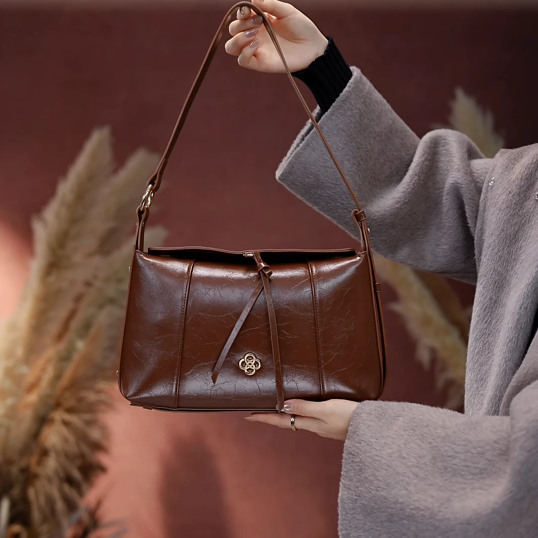 稻草人磁吸扣拉链冬季长款斜挎包云朵包单肩时尚潮流气质