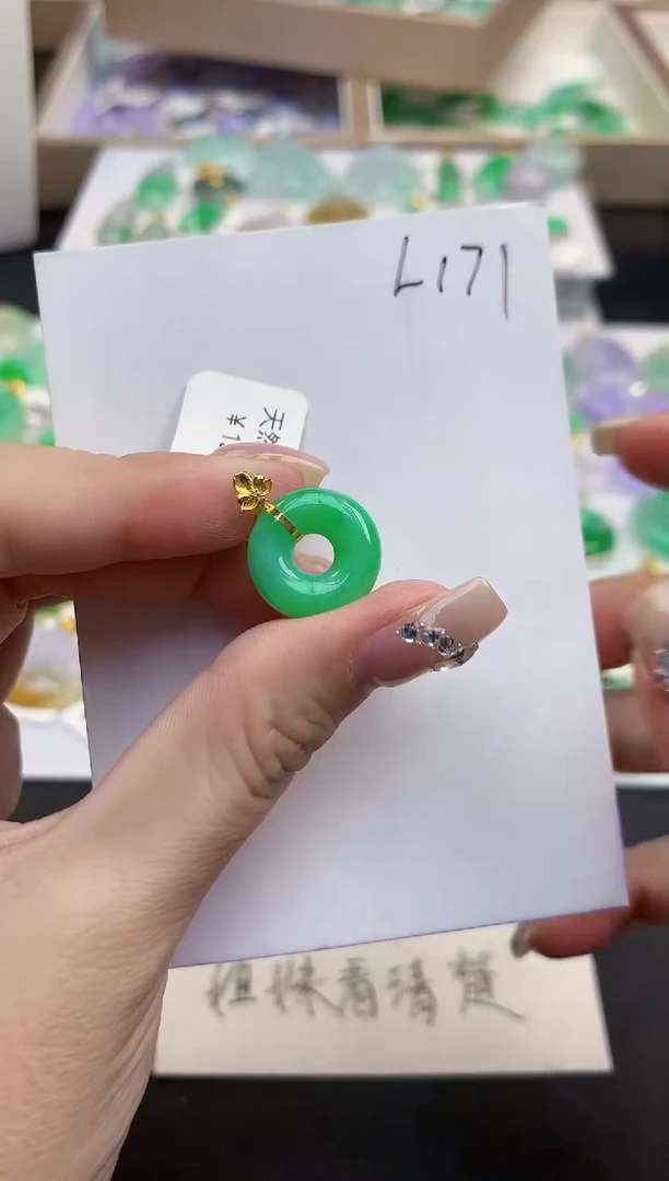 颈饰18K金镶嵌翡翠天然缅甸a货翡翠