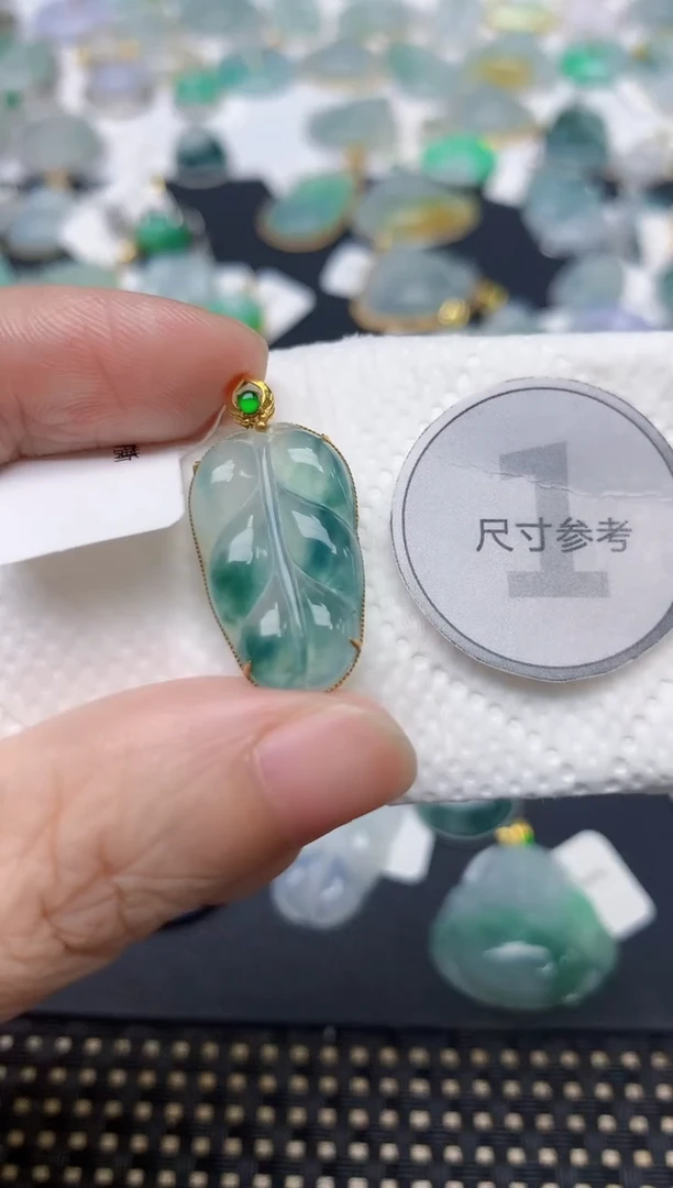 颈饰18K金镶嵌翡翠天然缅甸A货翡翠