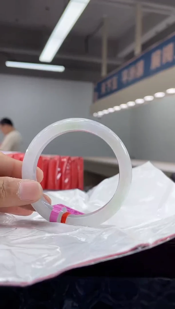 翡翠手镯未镶嵌16