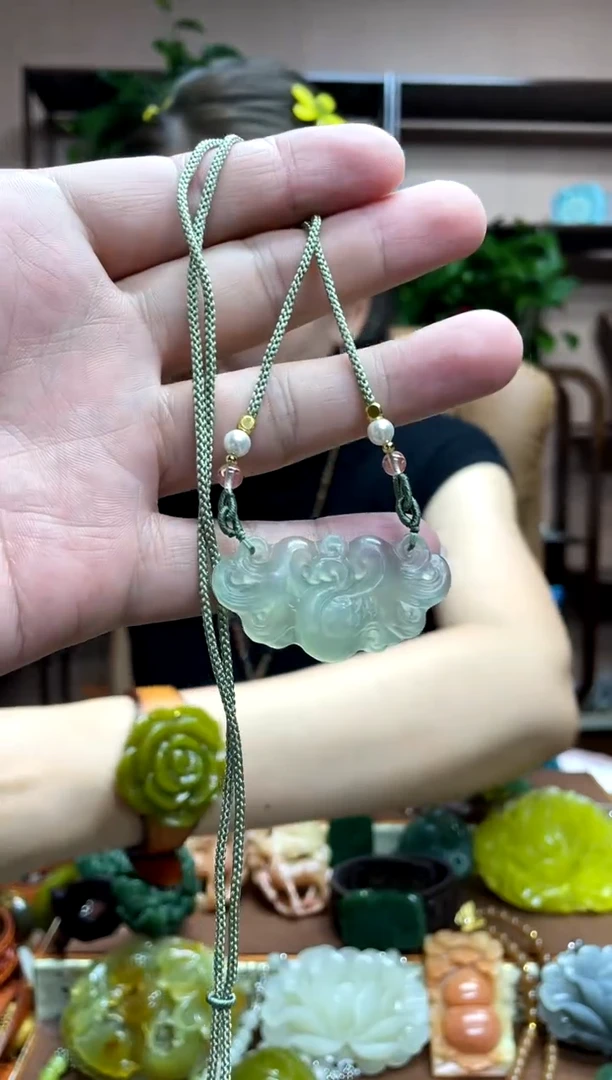 未镶嵌岫玉吊坠·1