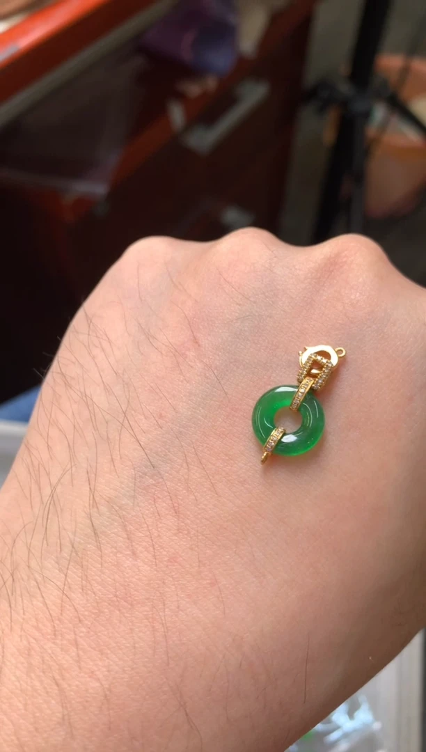 颈饰18K金镶嵌翡翠翡翠