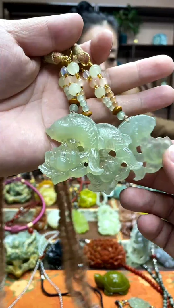 未镶嵌岫玉吊坠多样性发货发其中之一