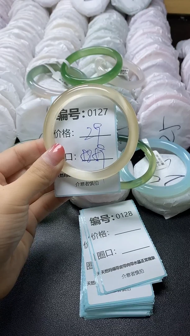 【闪购商品】石英质玉手镯未镶嵌127