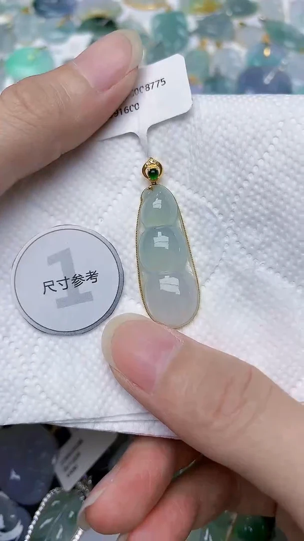 颈饰18K金镶嵌翡翠天然A货翡翠
