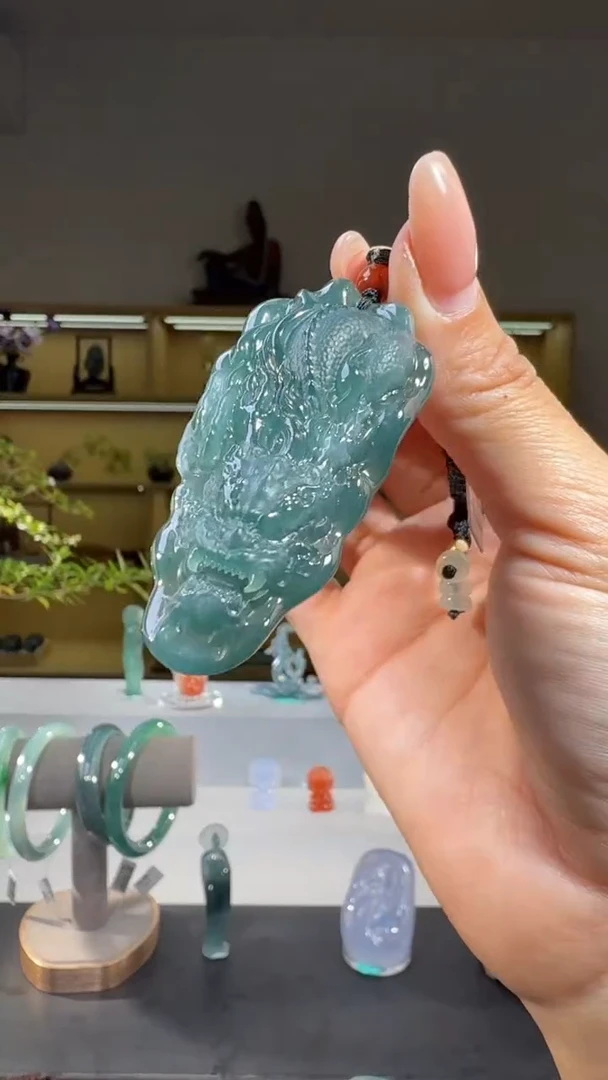 吊坠(不含链)未镶嵌翡翠龙牌