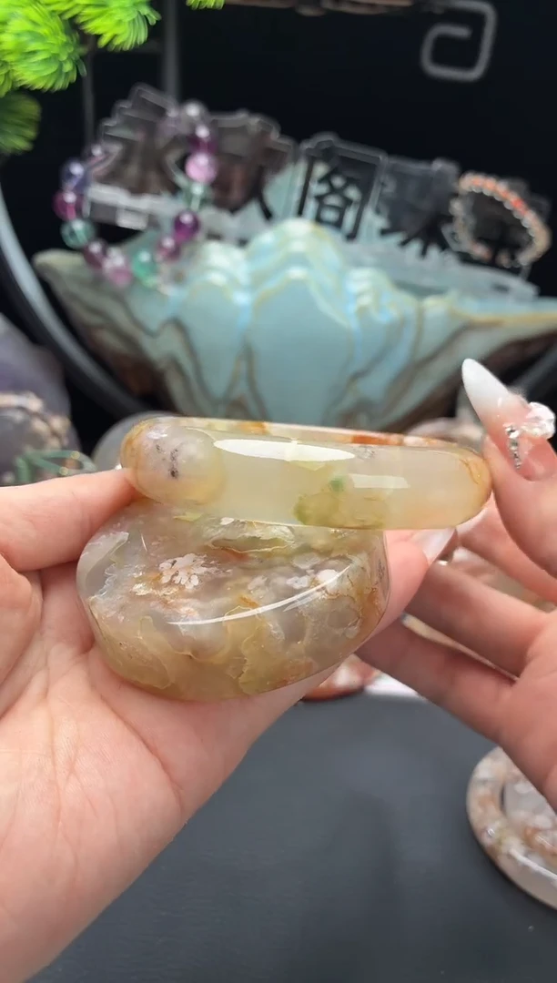 石英质玉手镯（圆镯）未镶嵌63