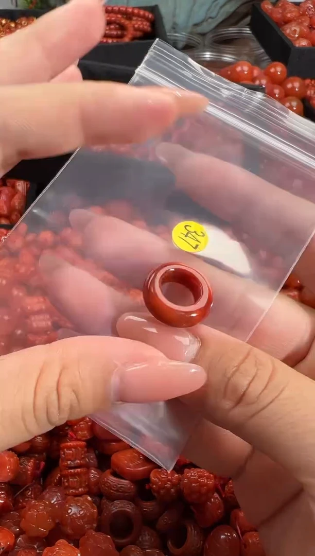 南红玛瑙未镶嵌颈饰1