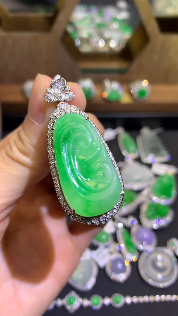 【闪购商品】翡翠吊坠(不含链)18K金镶嵌吊坠