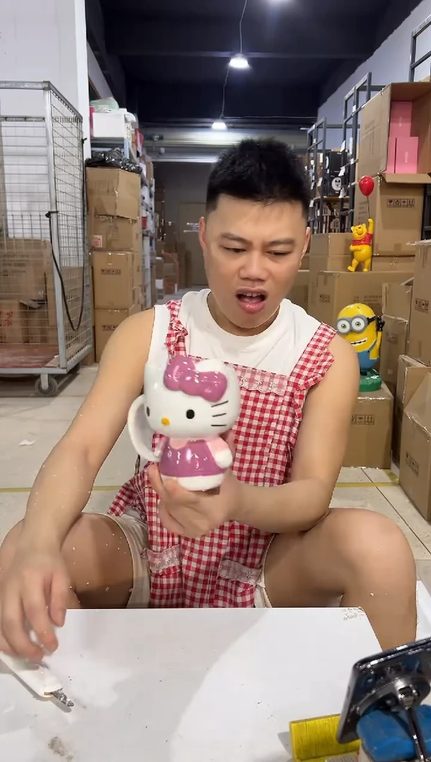 瓷片粉色kt全身杯 陶瓷