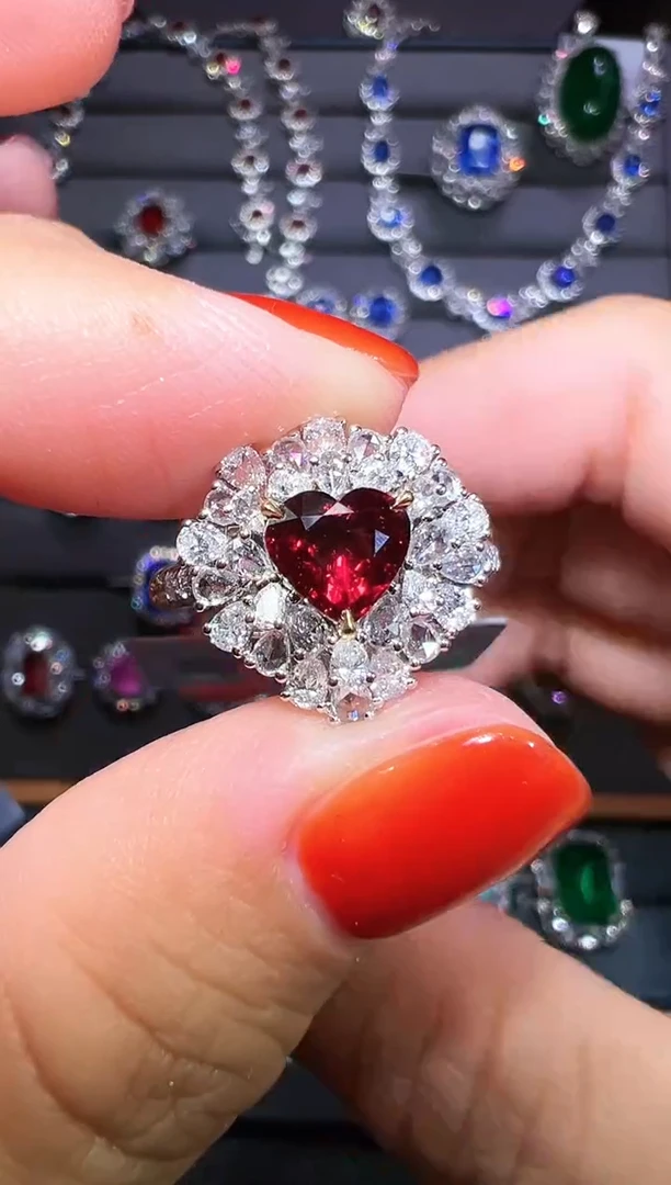 18K金镶嵌戒指红宝石GRS 无烧鸽 1.24克拉