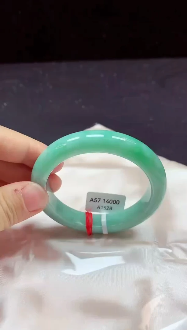 【闪购商品】翡翠手镯未镶嵌镯子57+