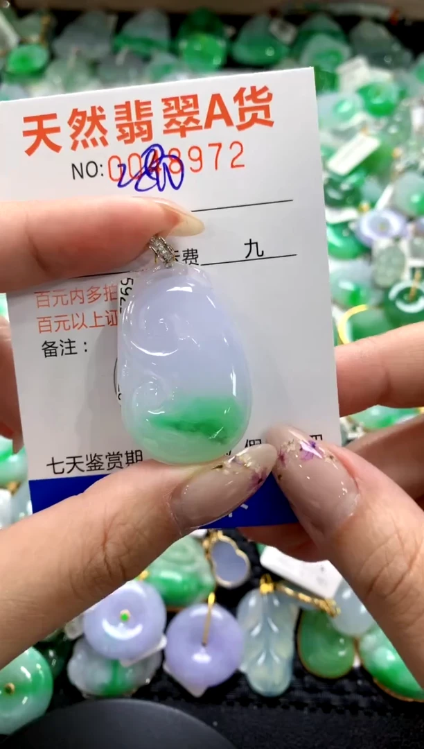 翡翠18K金镶嵌颈饰1111111111111111