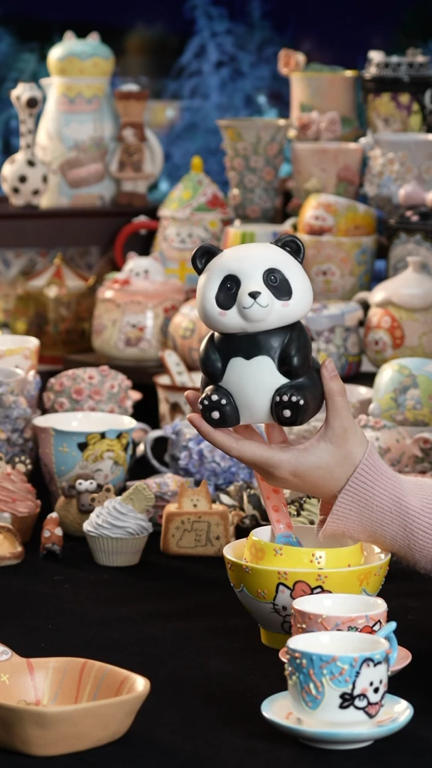 摆件陶景德镇釉下彩手绘设计师款陶瓷