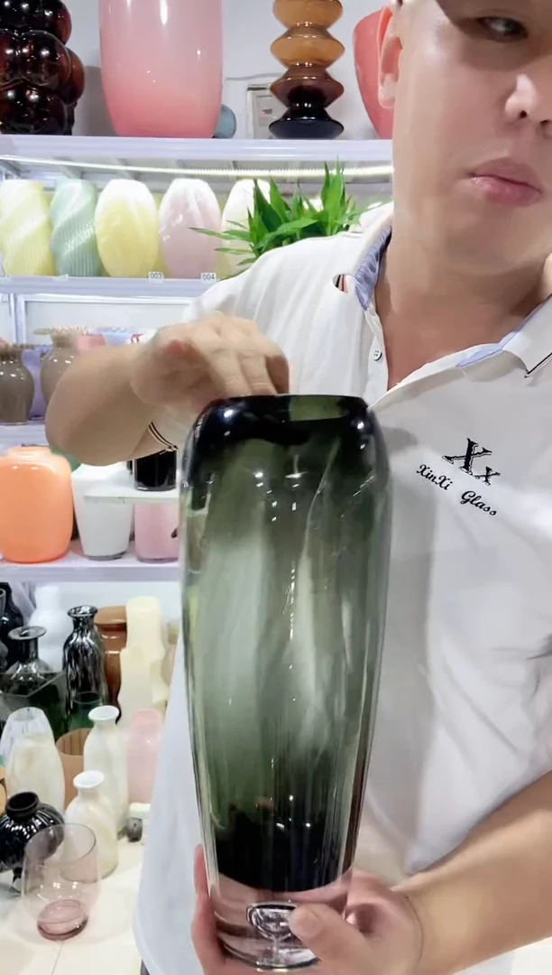 中号灰色花瓶微瑕介意勿拍