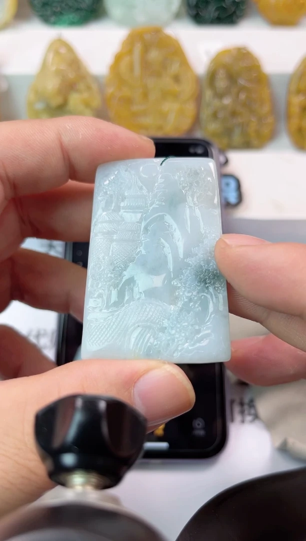 【闪购商品】翡翠颈饰未镶嵌山水