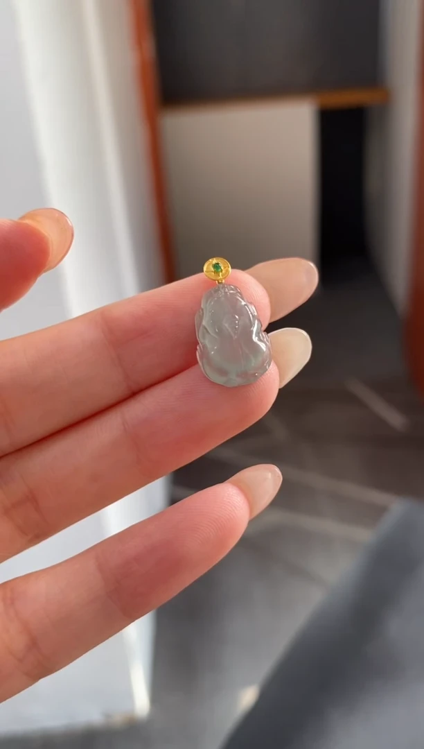 颈饰18K金镶嵌翡翠貔貅