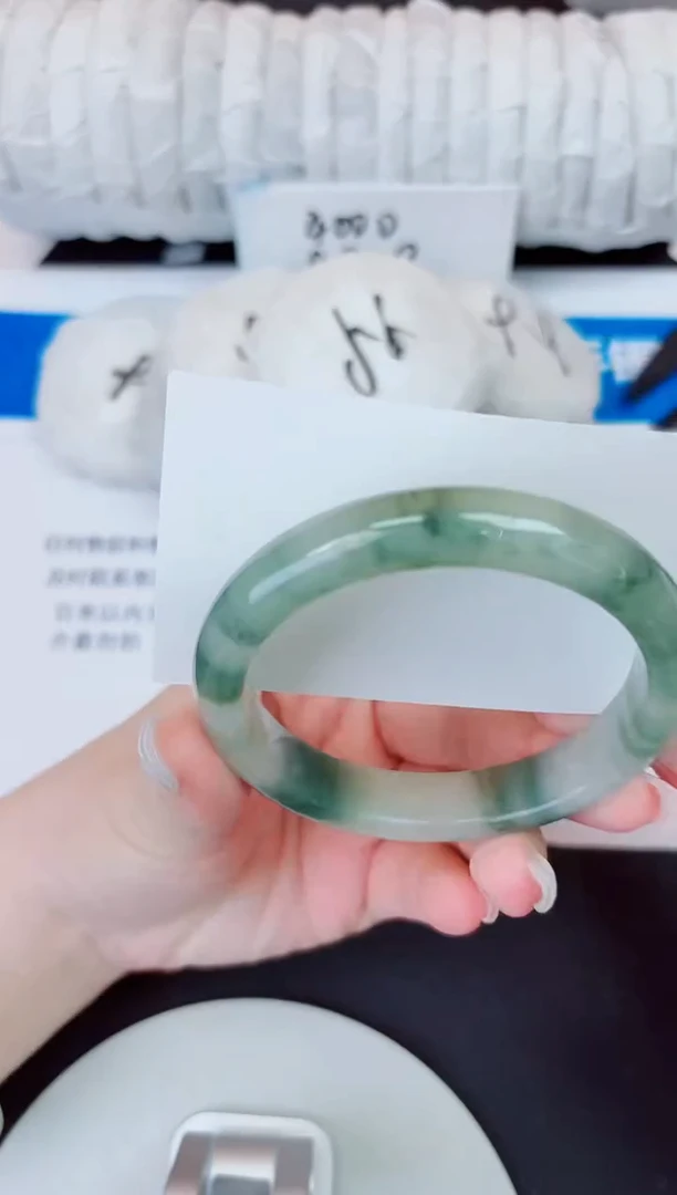 未镶嵌手镯石英质玉105/62.6