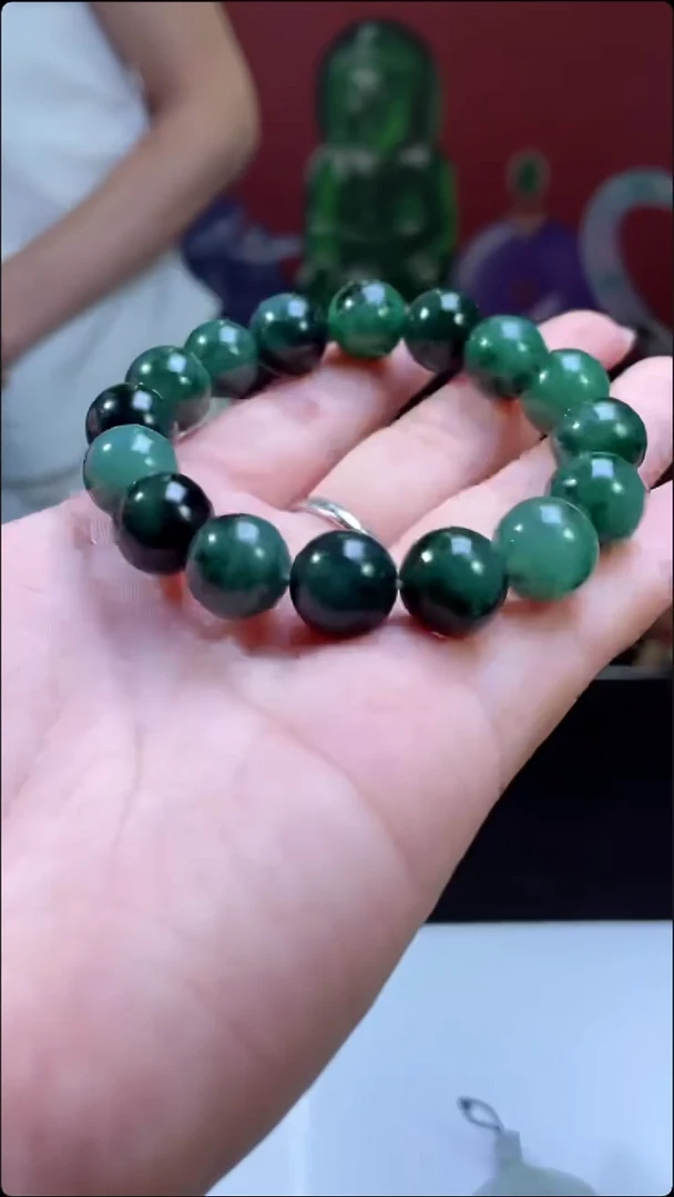 定制翡翠未镶嵌手串