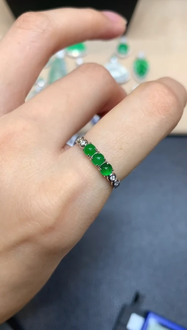 18K金镶嵌戒指翡翠蛋面【无服务费