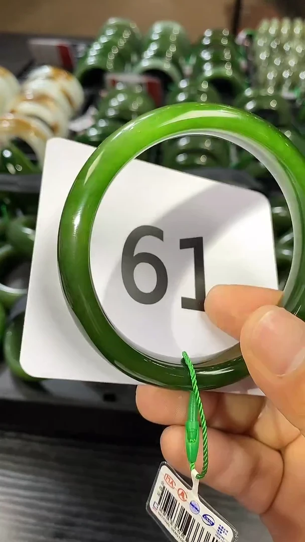 【闪购商品】和田玉碧玉手镯61未镶嵌一个