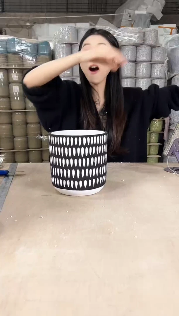 【闪购商品】红陶水泥水滴黑白中号17x17
