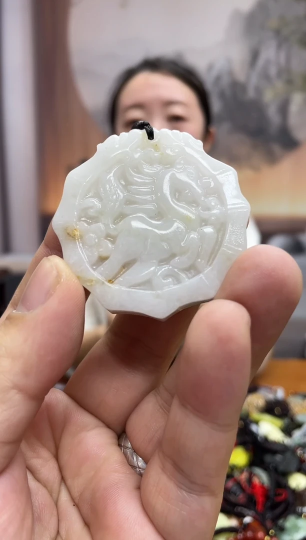 未镶嵌岫玉吊坠·