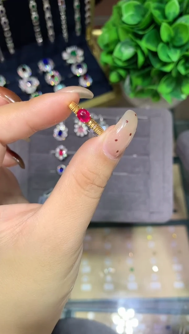 18K金镶嵌戒指红宝石0.6ct