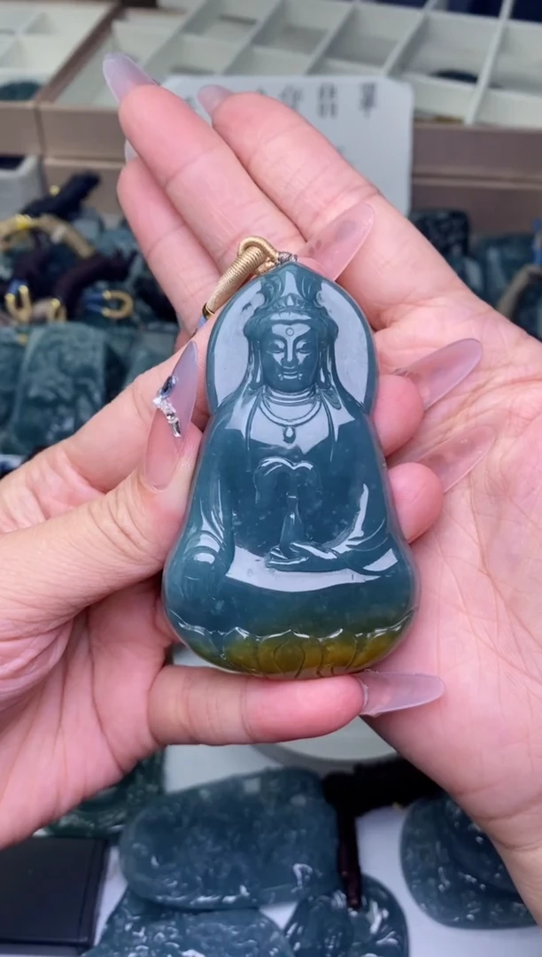 颈饰未镶嵌翡翠