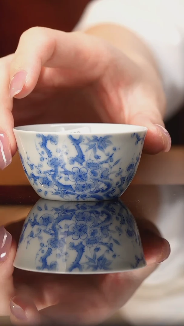 杯看山柴窑青花梅竹