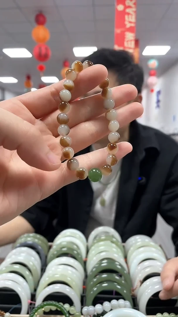 【闪购商品】未镶嵌和田玉手链糖色卡8手串一条