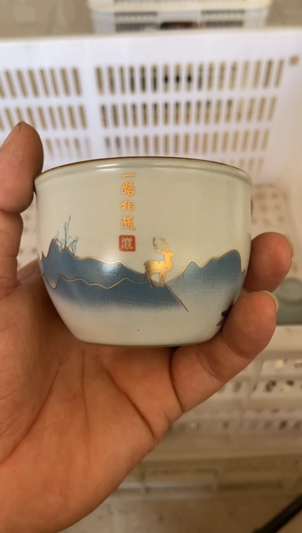 摄影的产品有使用过的痕迹有点脏介意勿拍